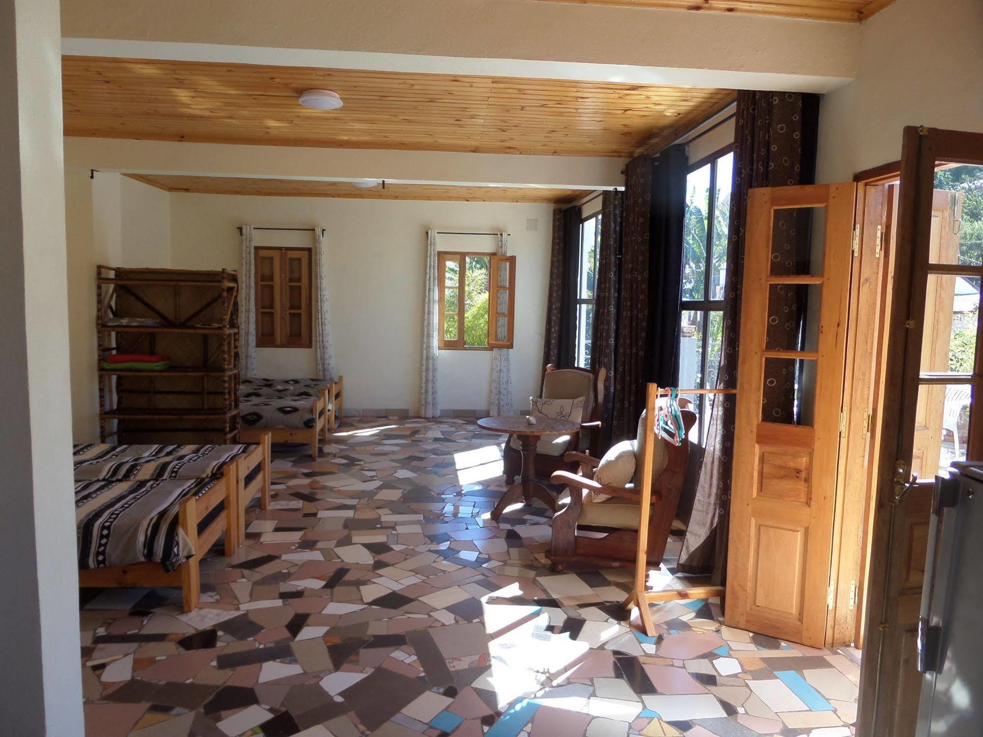 Meva Guesthouse Antananarivo Luaran gambar