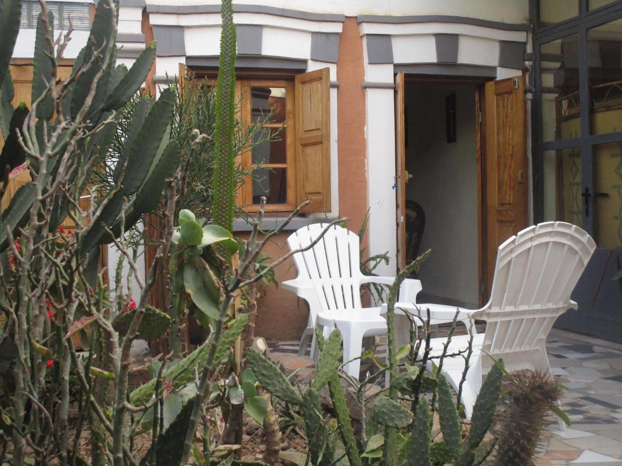 Meva Guesthouse Antananarivo Luaran gambar